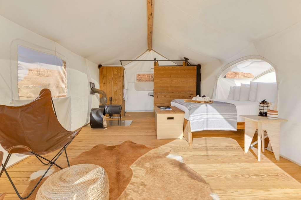Under Canvas Moab Bilik gambar