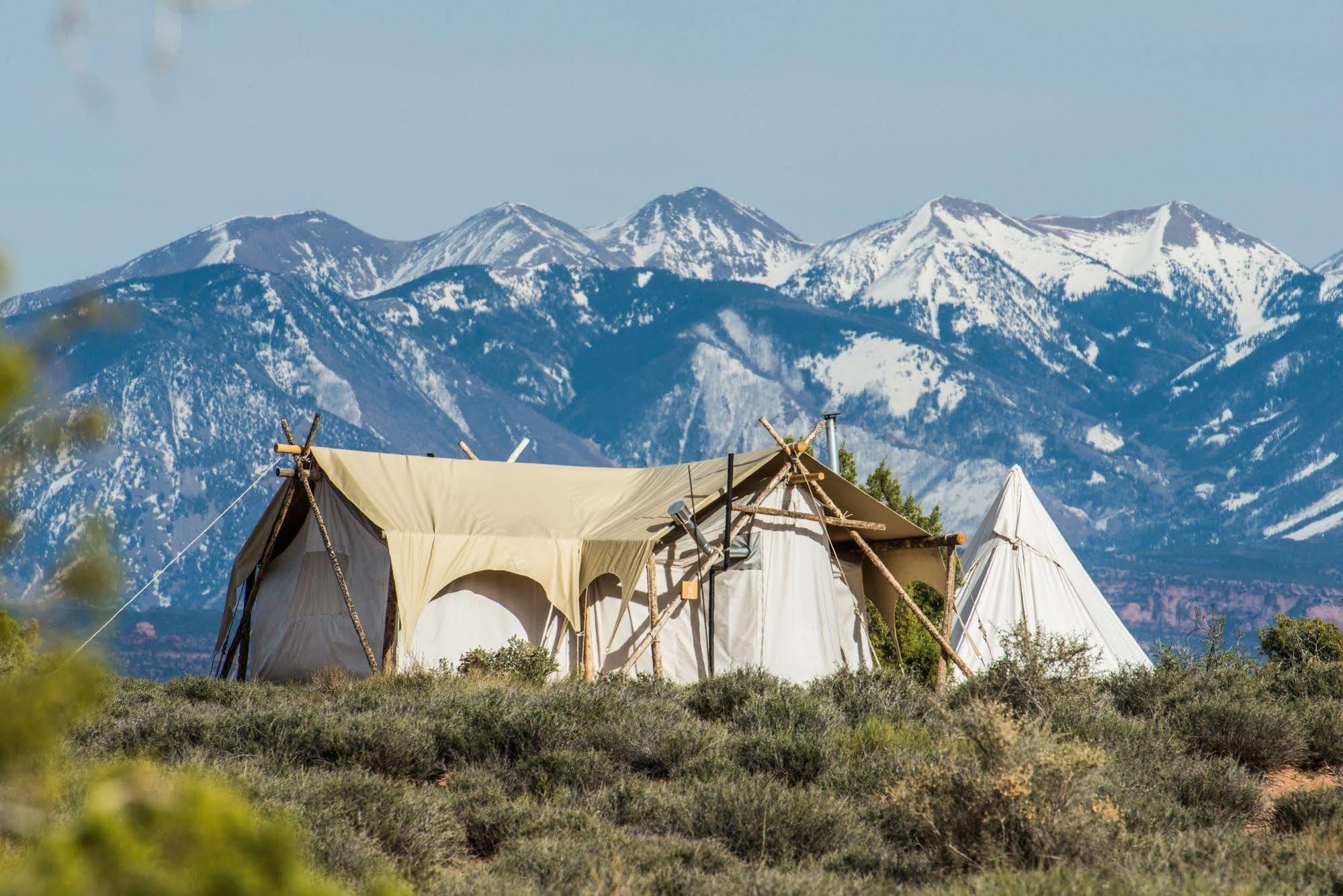 Under Canvas Moab Luaran gambar