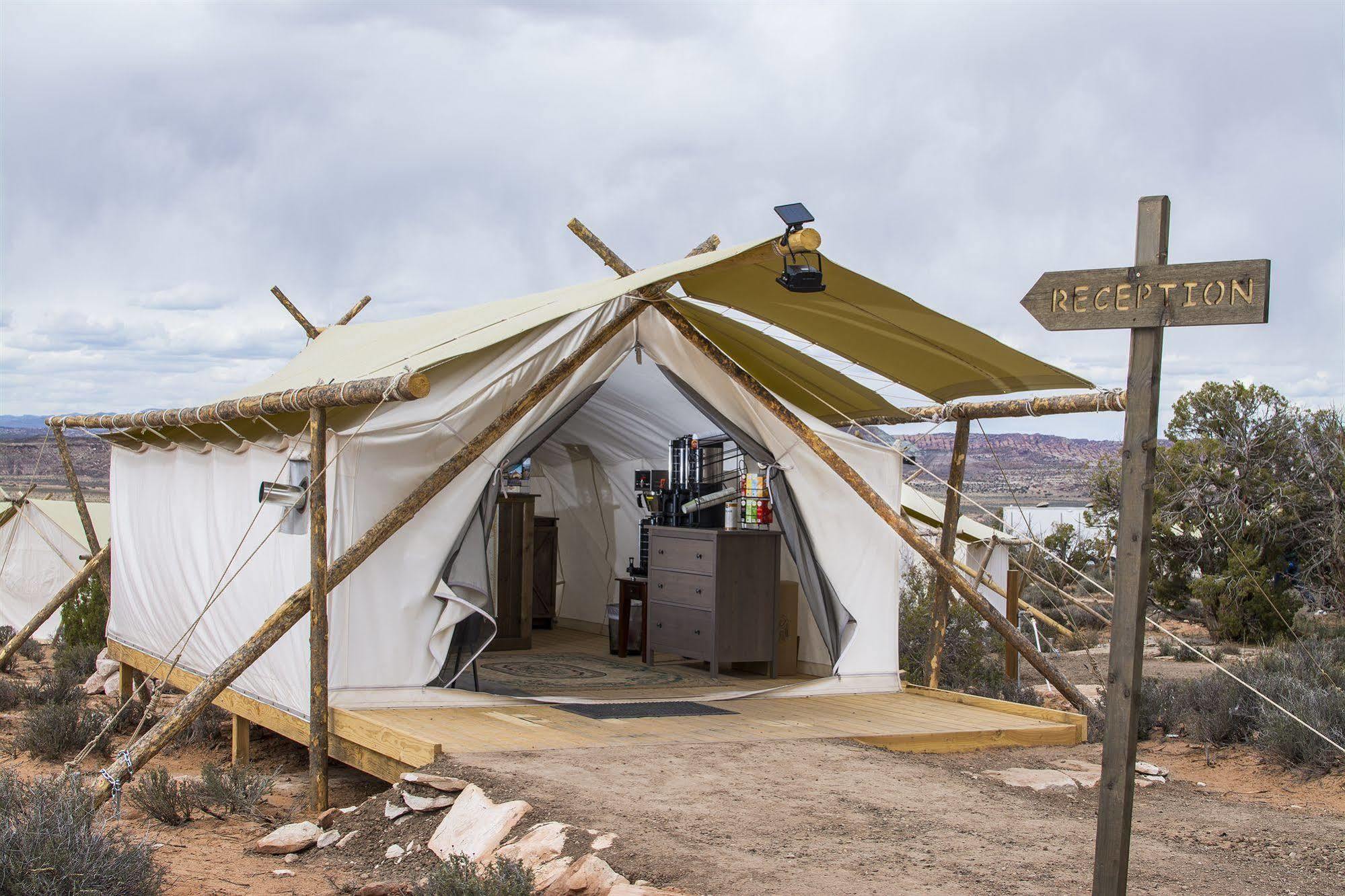 Under Canvas Moab Luaran gambar