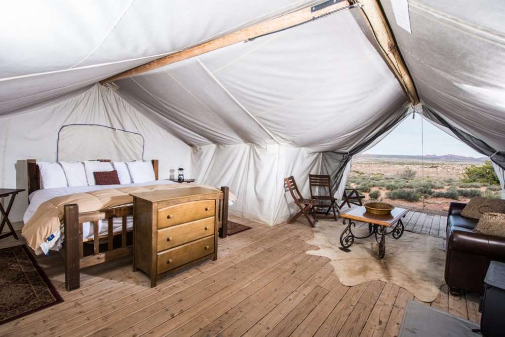 Under Canvas Moab Bilik gambar